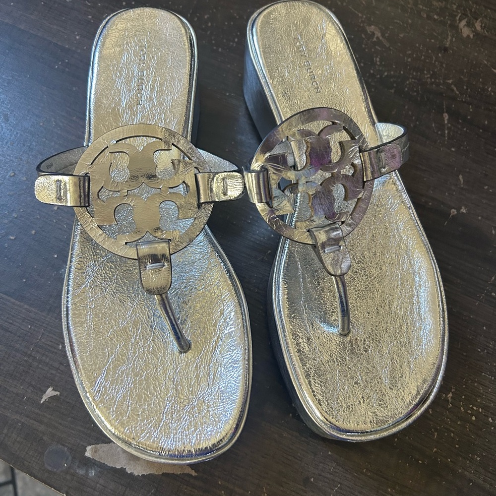 Tory Burch Silver Sandals Elegant Design